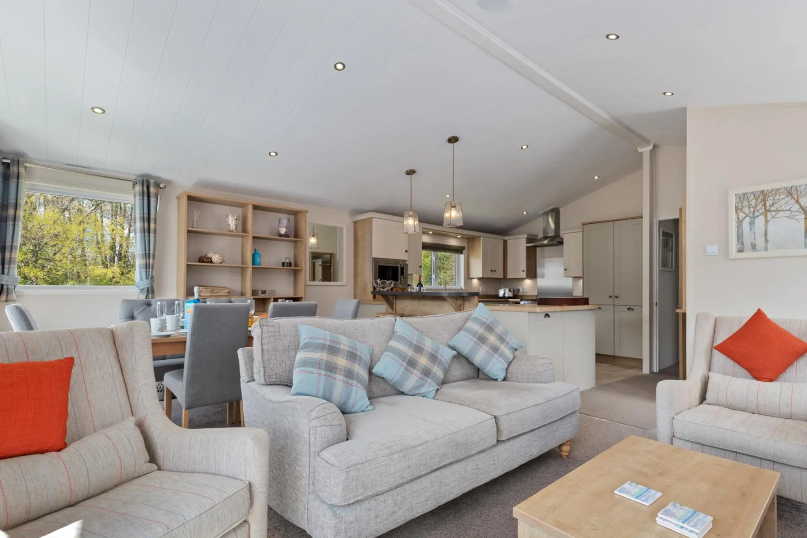 St Mary's View - Luxury Lodge, Short Walk to Beach, Parking