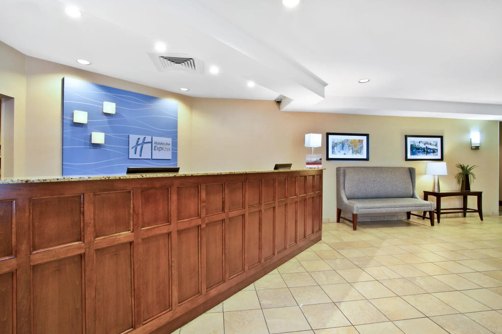 Holiday Inn Express & Suites Bradley Airport by IHG