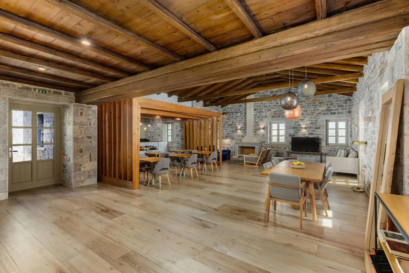 Trapela Limeni Luxury Suites