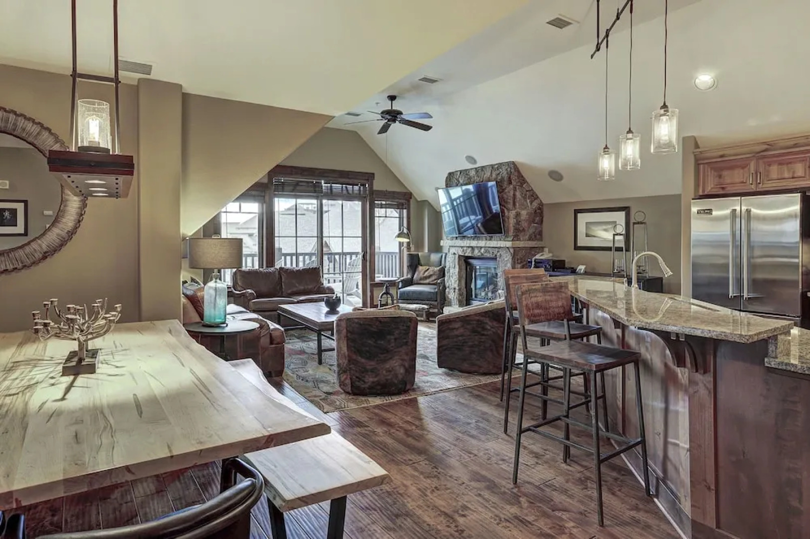 4 Bdrm/4 Bath on Peak 7- Luxury & Modern Condo