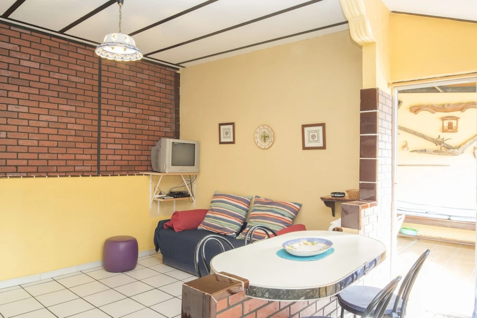 Lightbooking - Mountain & pool