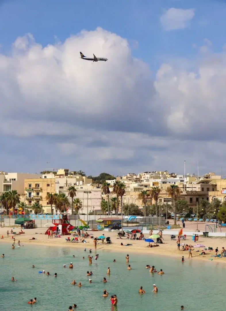 Gem Beachfront Apt With Amazing Bay and Sea Views