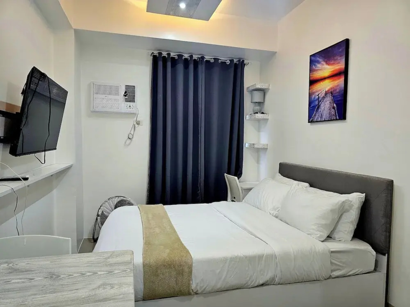 Modern Cozy Studio with Netflix