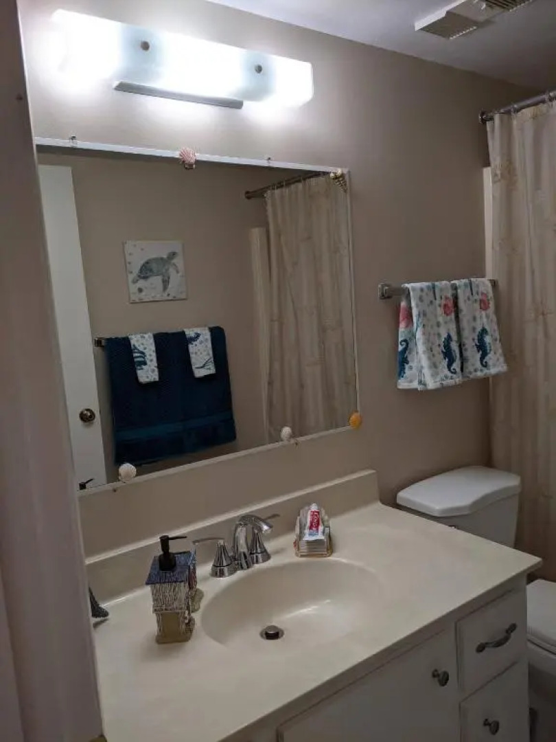 1st floor, Davis Lake View Condo, Minutes to Sanibel