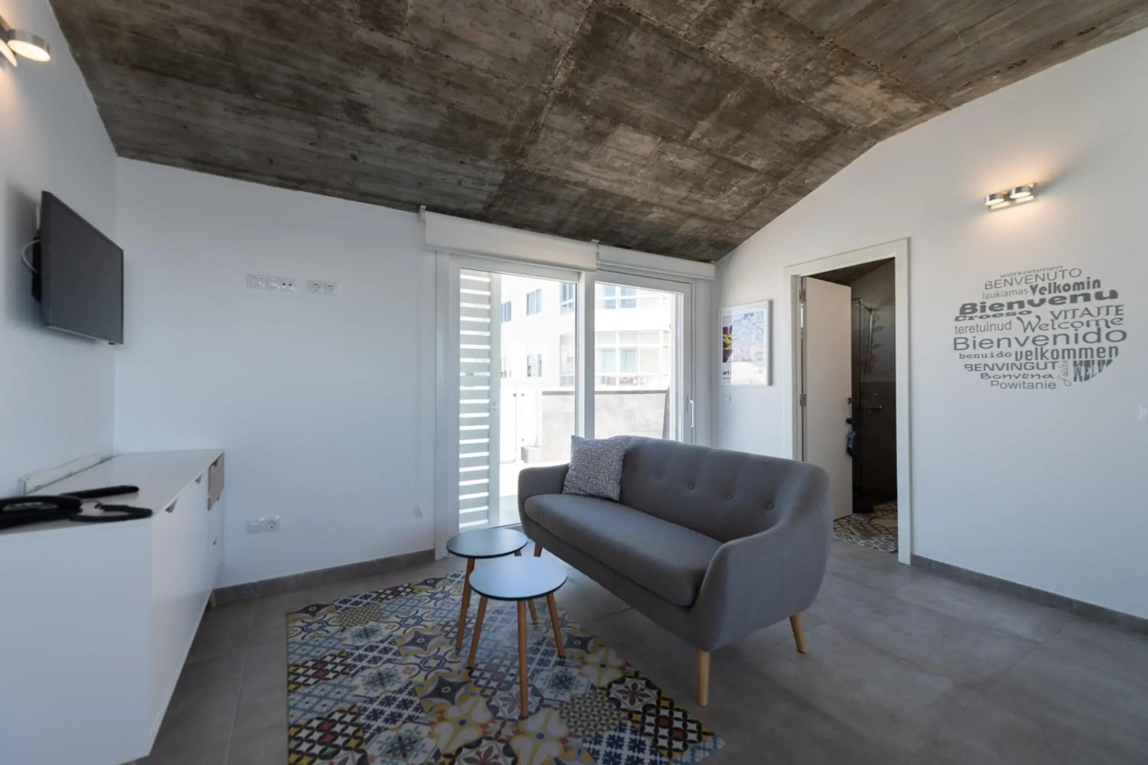 Durmiendo sobre el mar, Vivienda Los Riscos