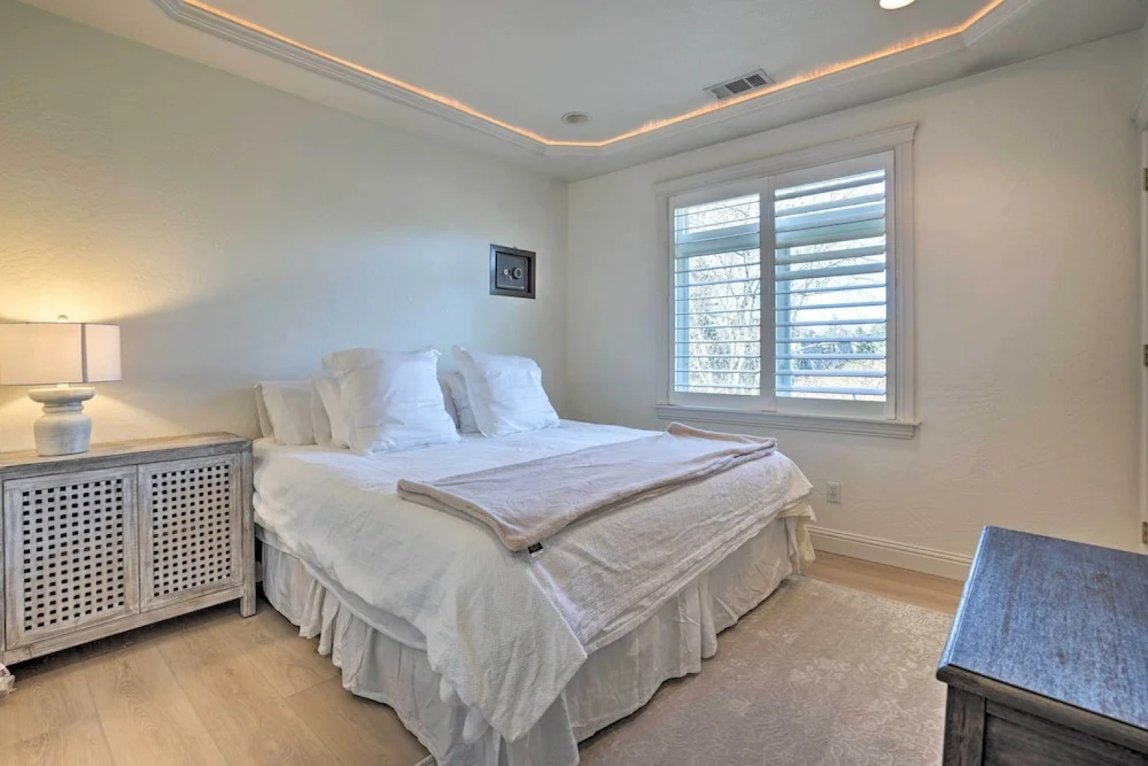 Luxe Getaway w/ Riverfront Views in Grants Pass!