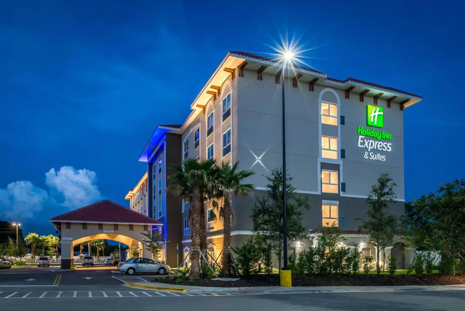 Holiday Inn Express & Suites St. Petersburg - Madeira Beach by IHG