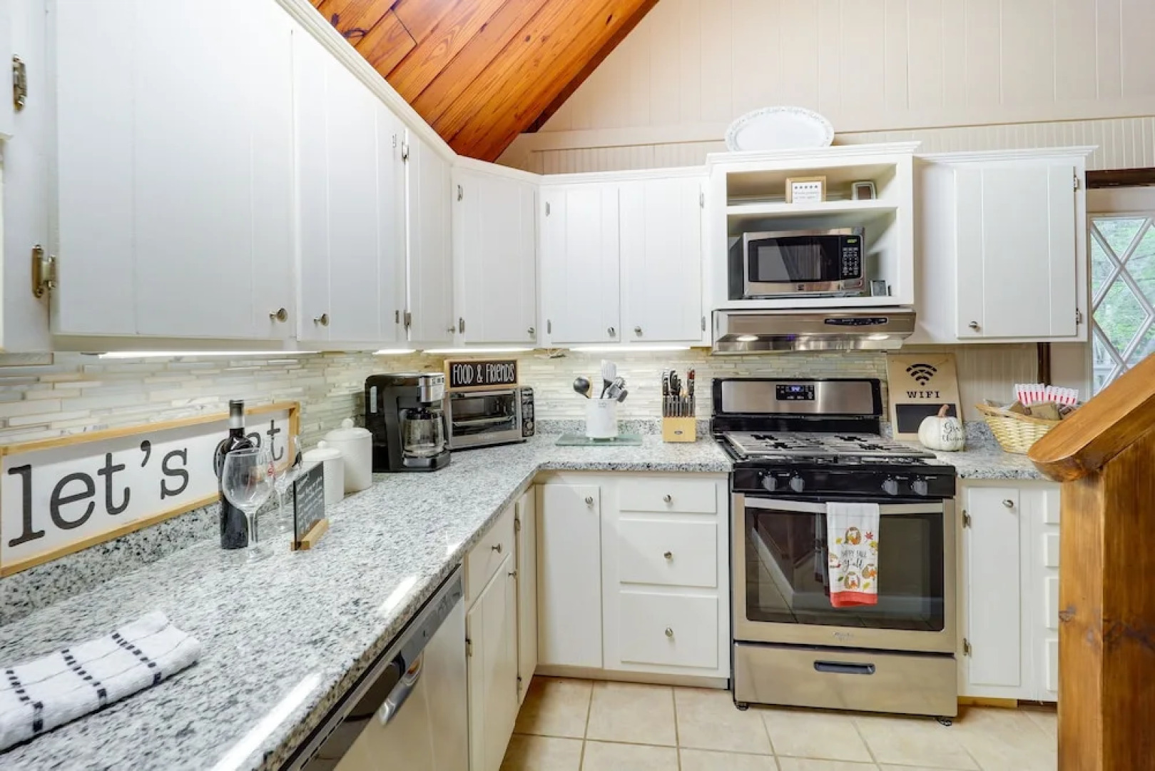 Deck, Fire Pit, & Grill: Beech Mountain Chalet