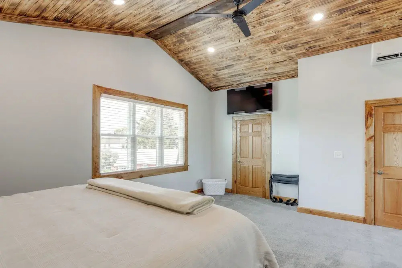 Walk to Lake Erie: Spacious Home in Sandusky!