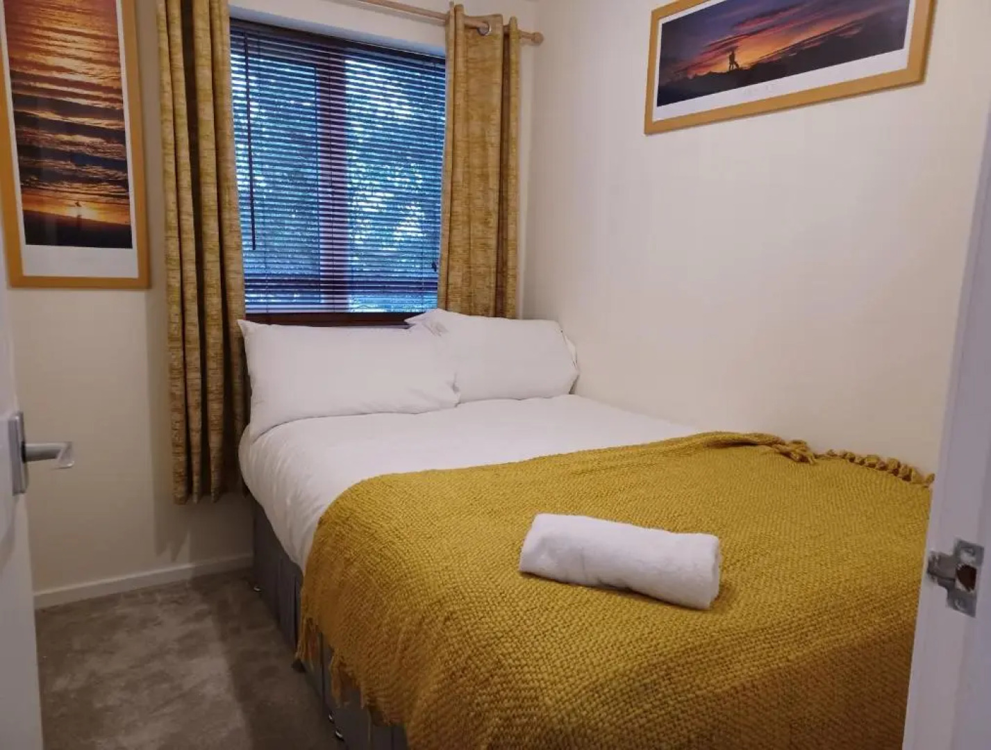 Huku Kwetu -The Maltings White Door-1st Floor-2 Bedroom Apartment -Self Catering-Quiet- Free Parking