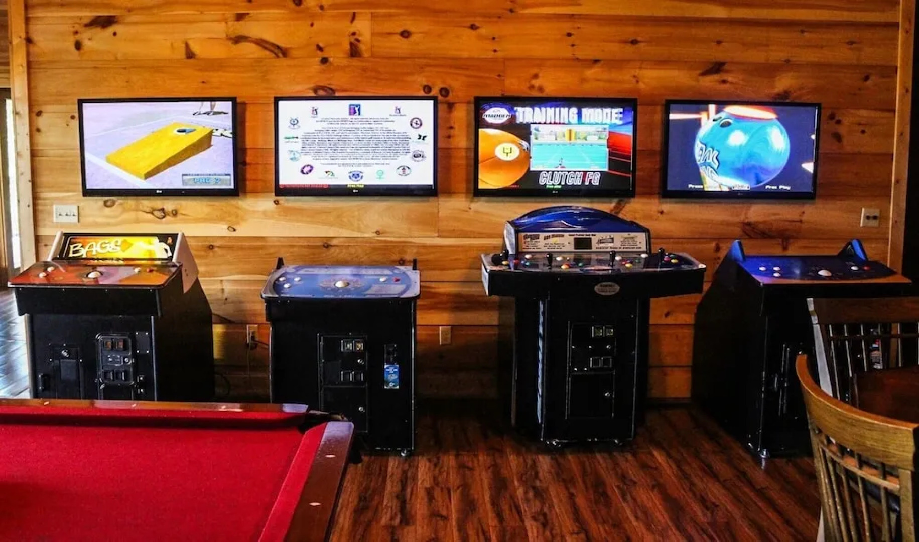 Gatlinburg Mansion - Fourteen Bedroom Cabin