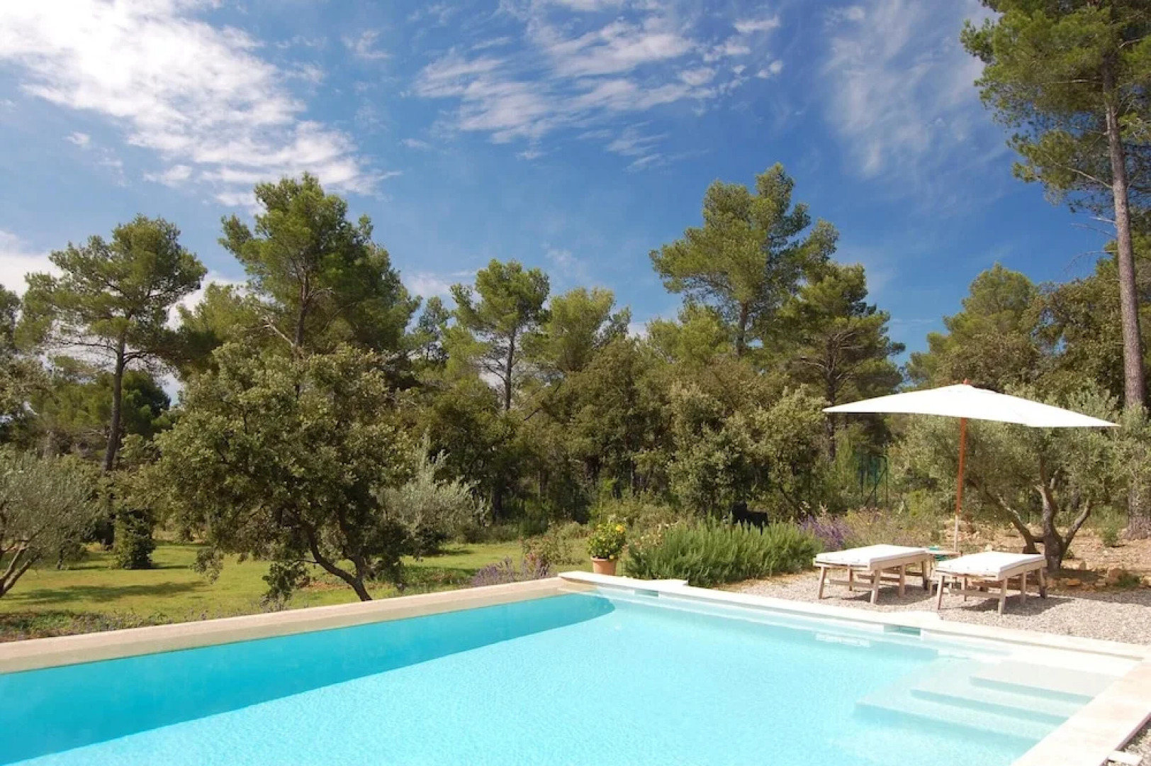 House With one Bedroom in Saint-marc-jaumegarde, With Pool Access, Enc