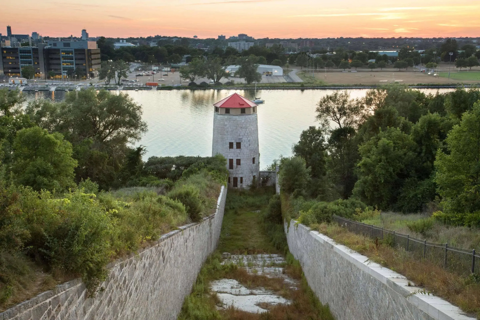 Travelodge Kingston LaSalle Hotel