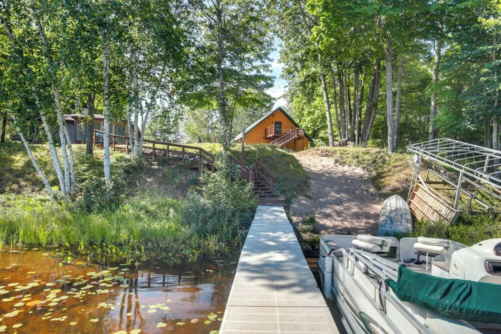 All-season Lakefront Mercer Vacation Rental