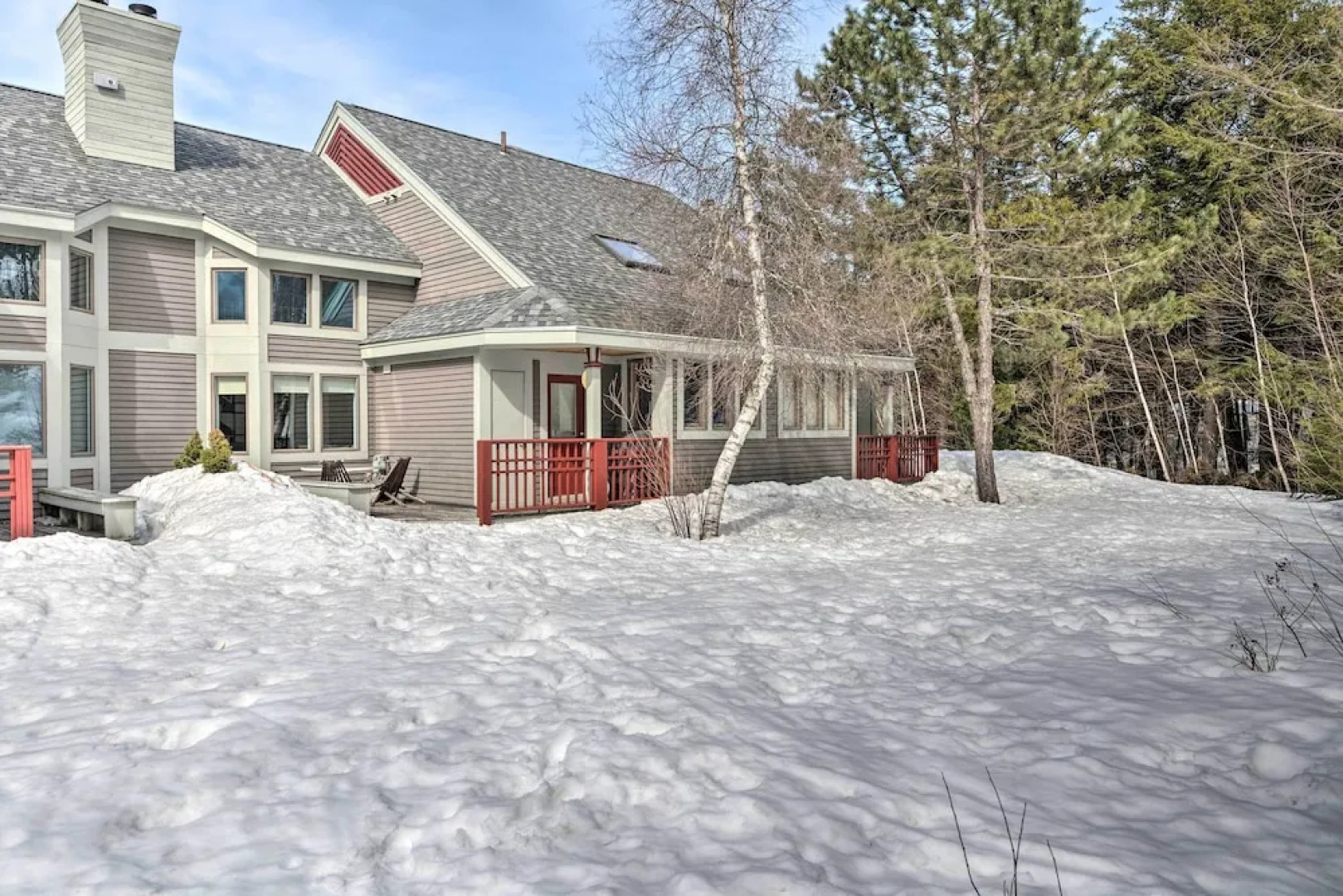 Updated Condo Next to Burke Mountain Bike Trails!