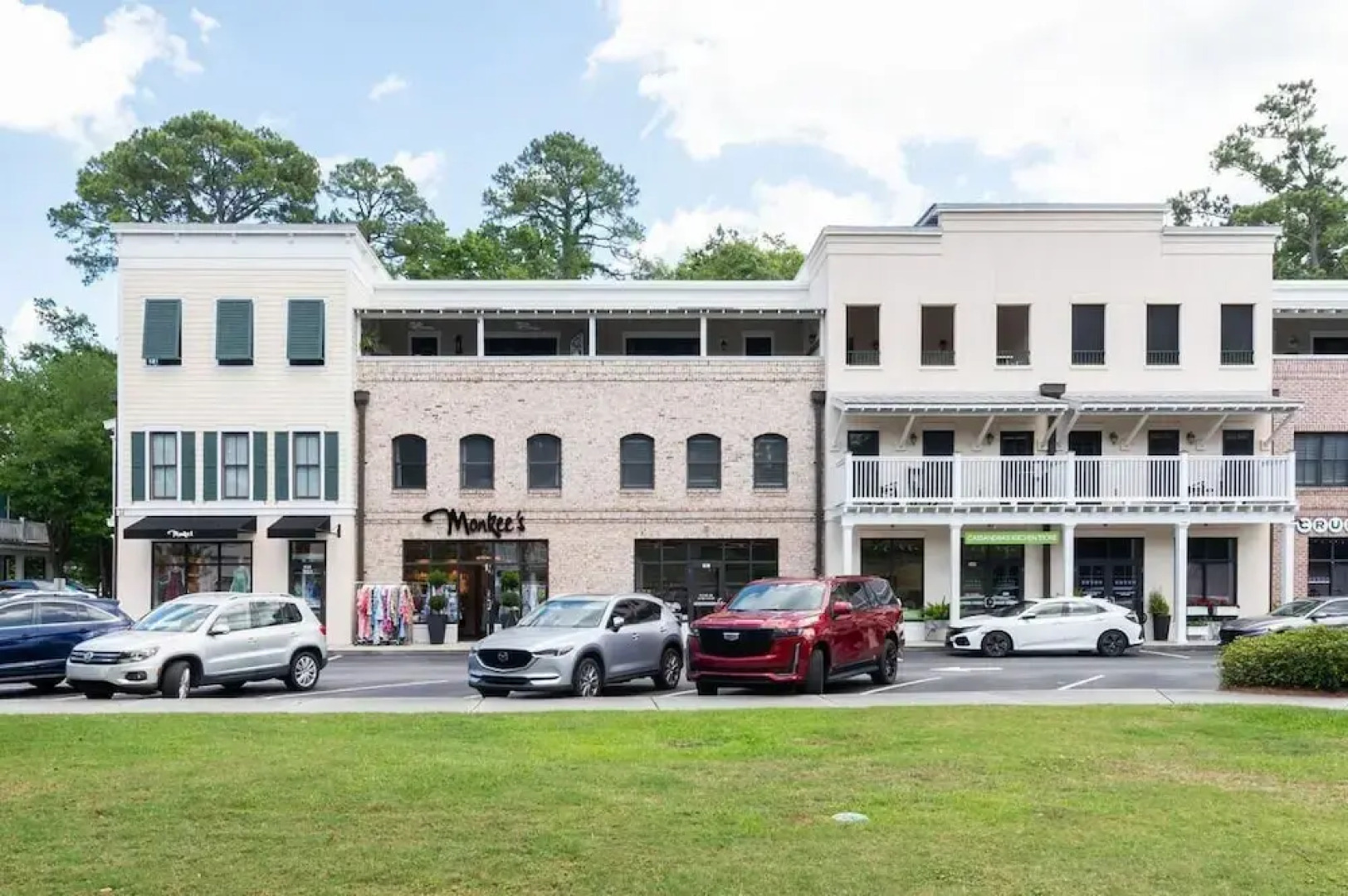 Pearl of the Promenade - Old Town Bluffton, SC 2 Bed Townhome in Prime Location