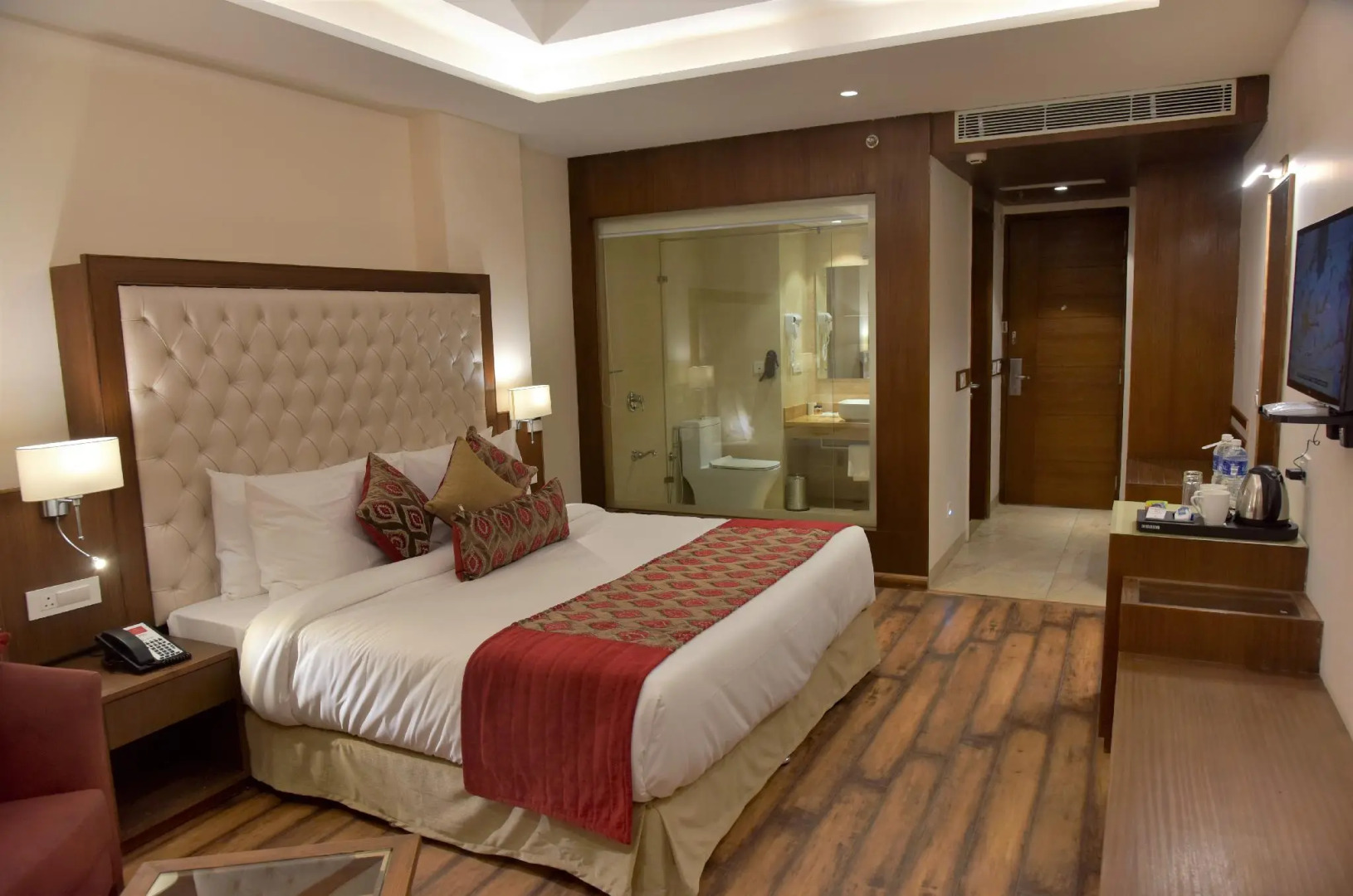 Royale Retreat Hotel & Spa Near Mall Road