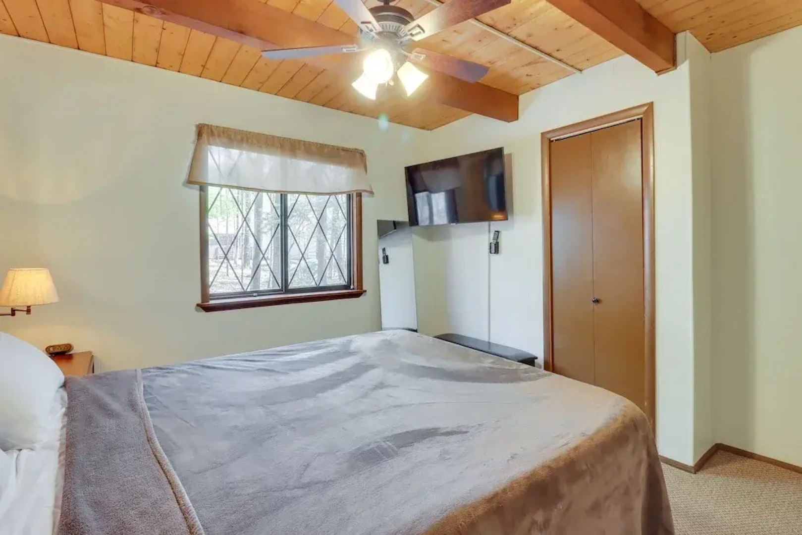 6 Mi to Lake Wallenpaupack: Poconos Getaway!