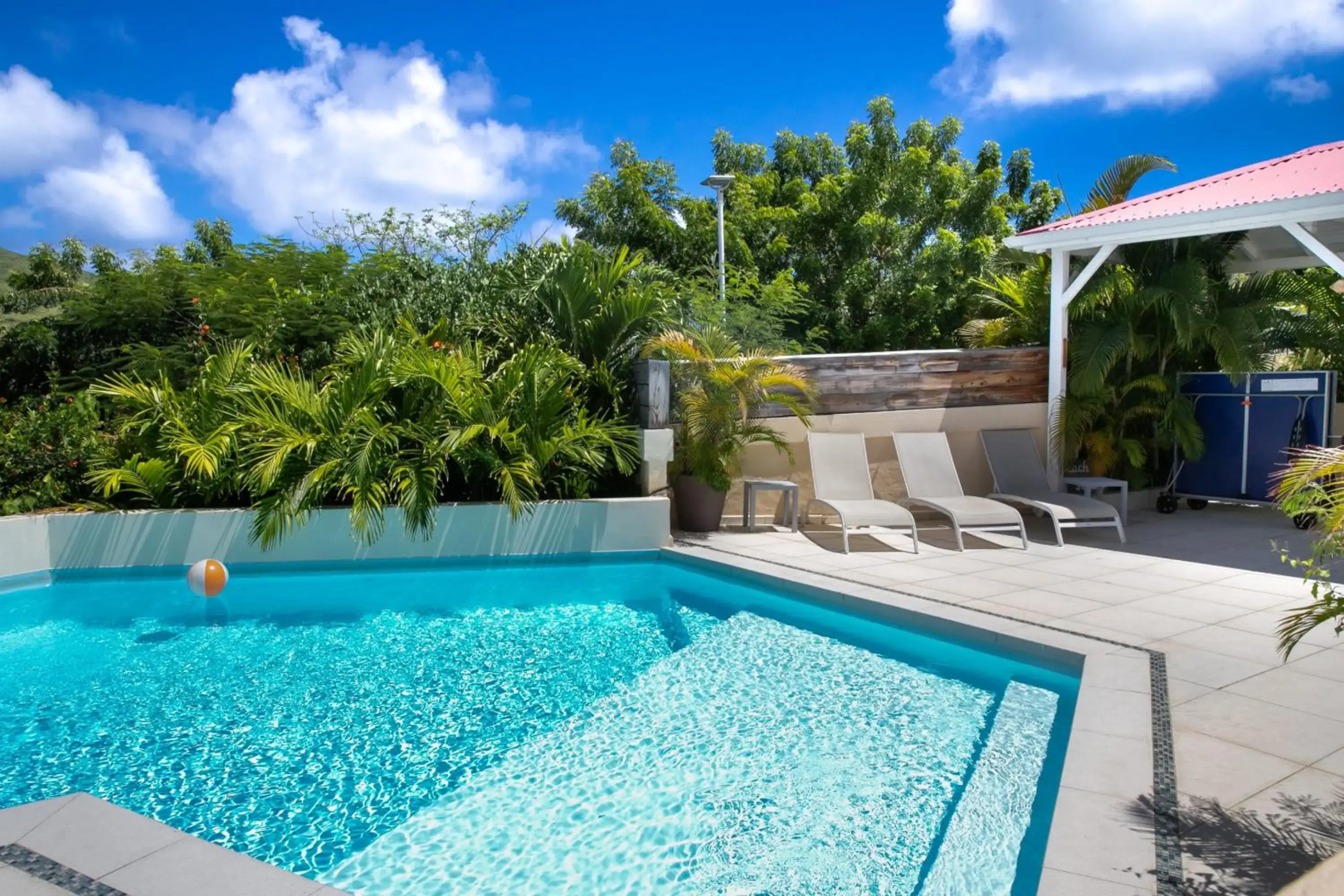 Beautiful suite S12 with pool and sea view