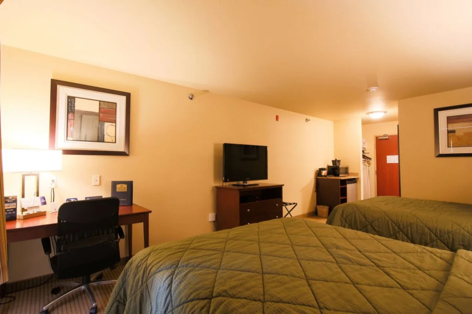 Cobblestone Inn & Suites