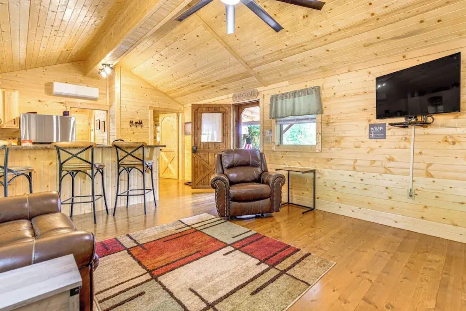 11 Mi to Smoky Mtns: Dog-friendly Sevierville Home