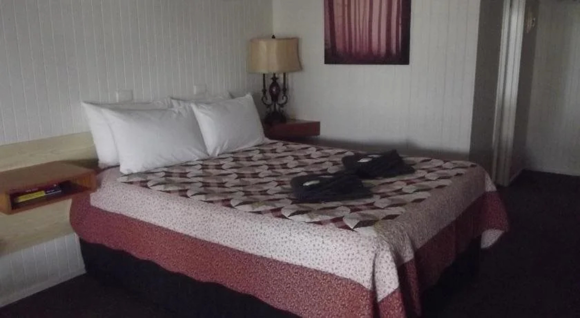 Country Roads Motor Inn