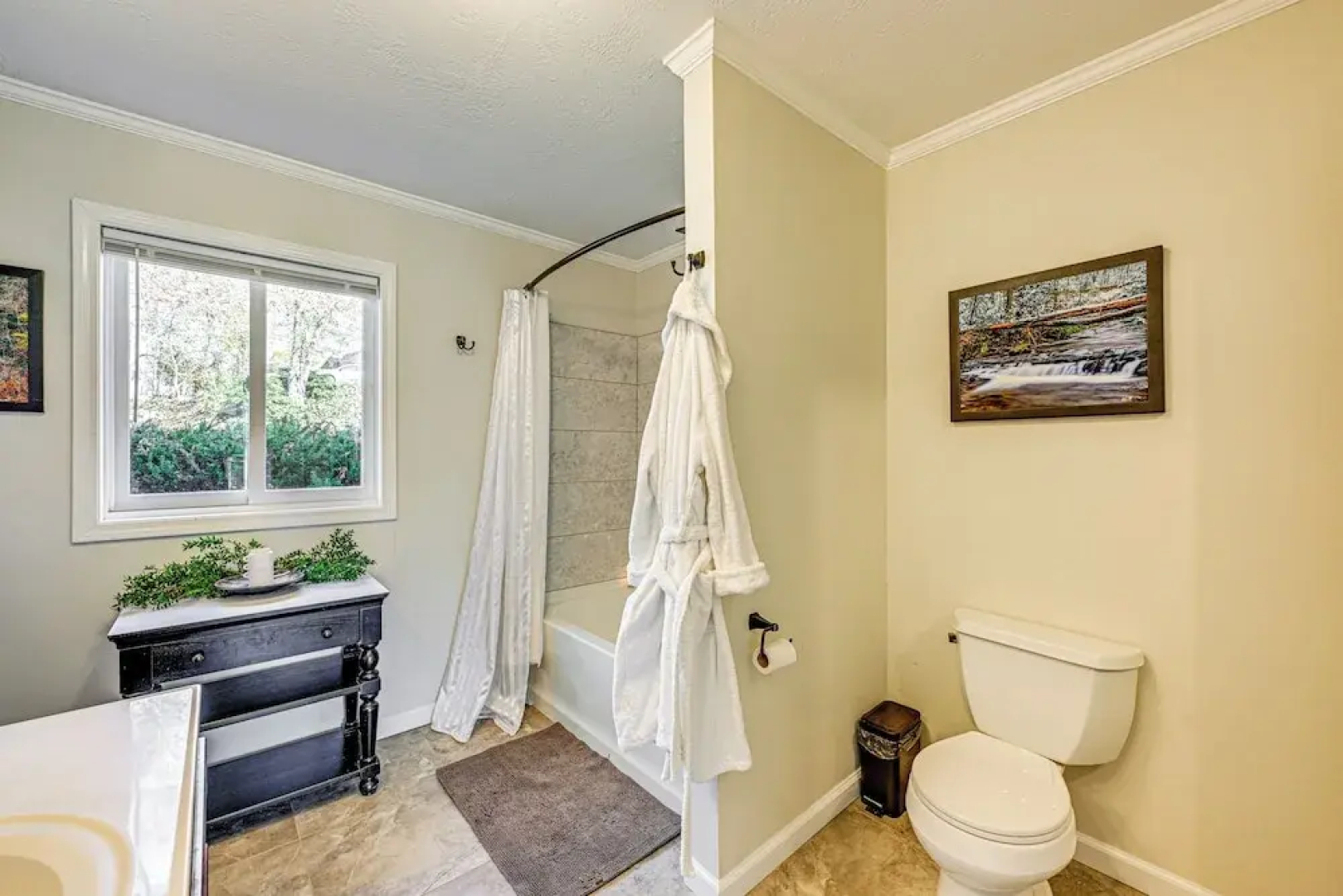 Lakefront Cabin Retreat w/ Dock in Robbinsville!