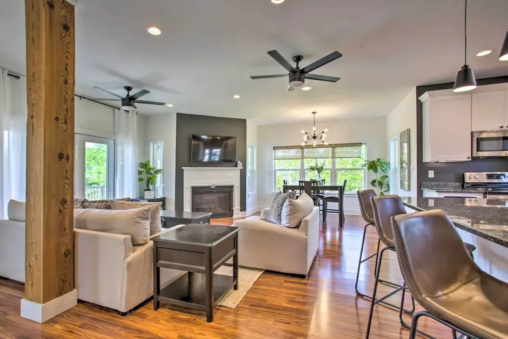 Waveland Abode w/ Patio, Walk to Beach!