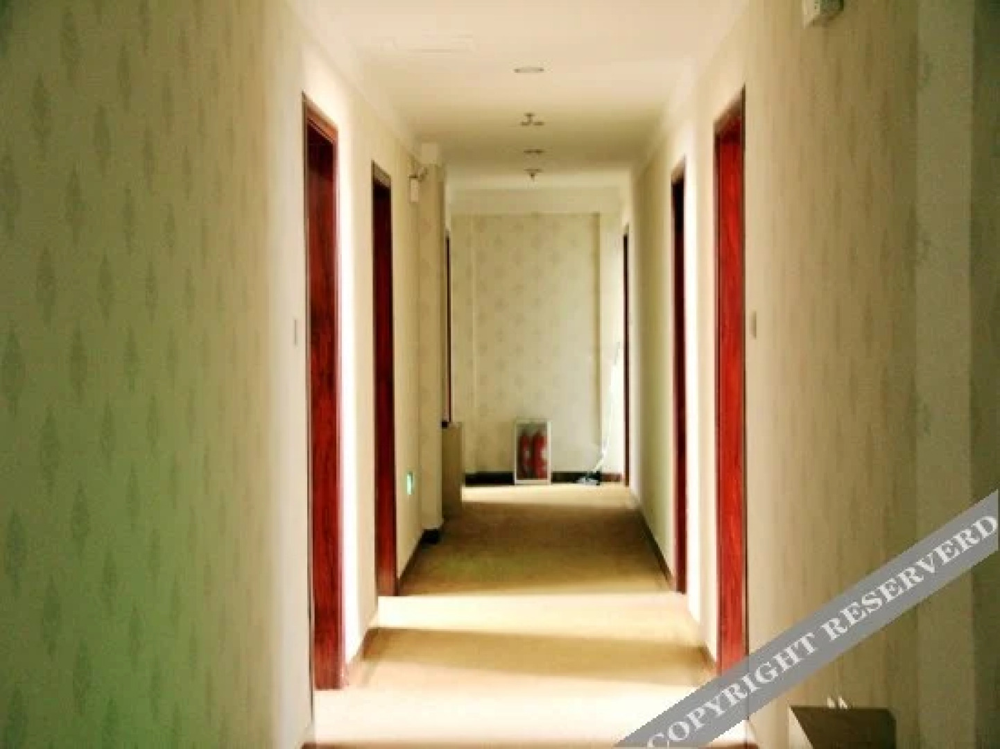 Yijia Business Hotel