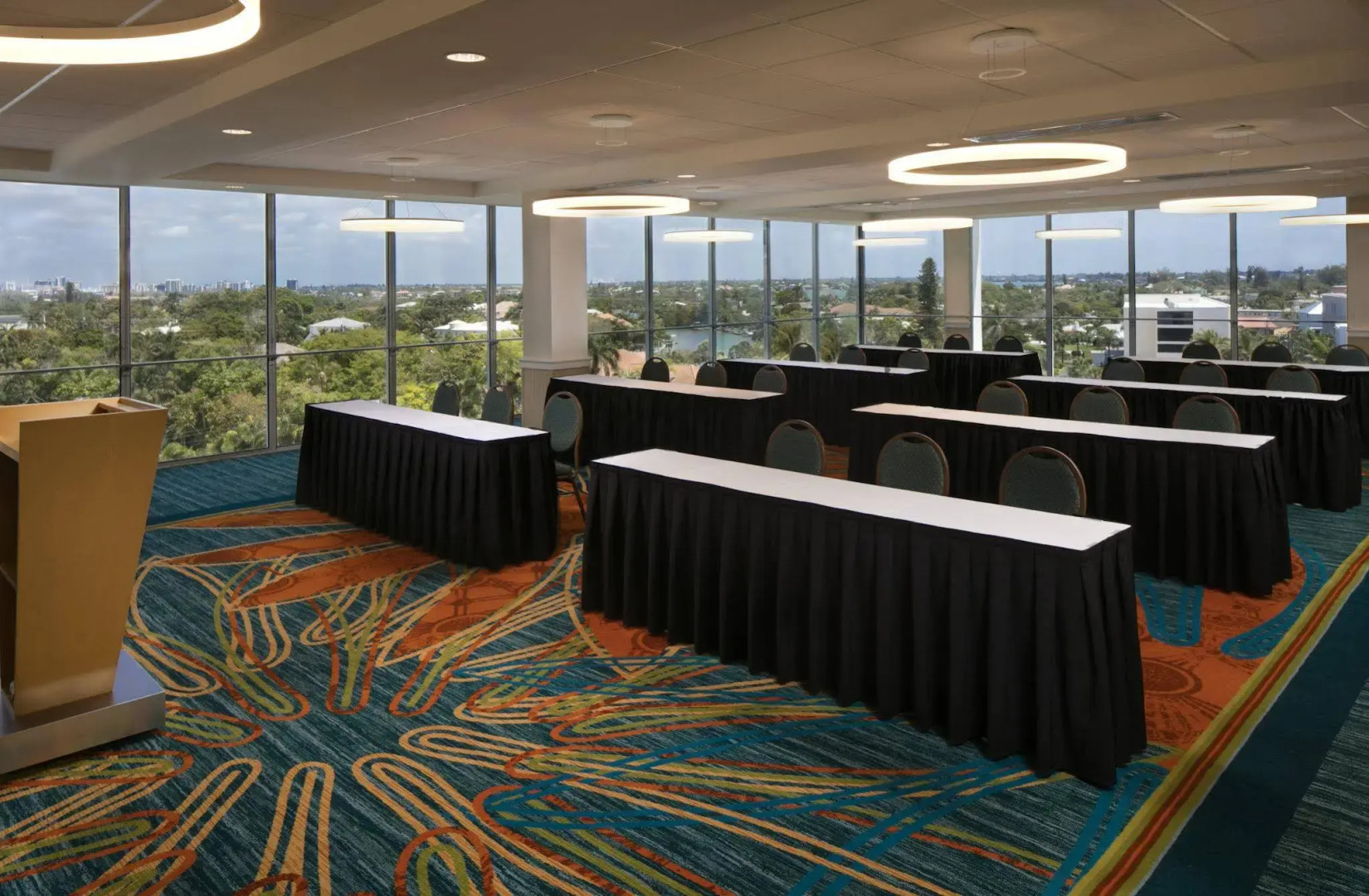 Cirque St. Armands Beachside