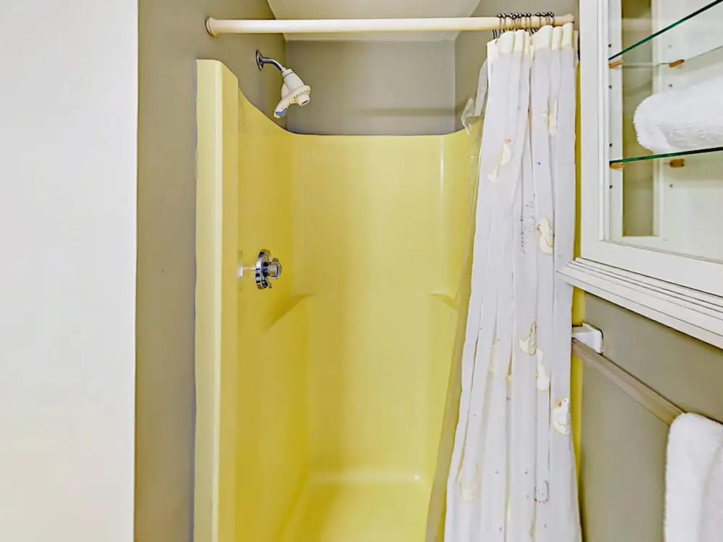 312 Carriage Lane Home - 4 Br home by RedAwning