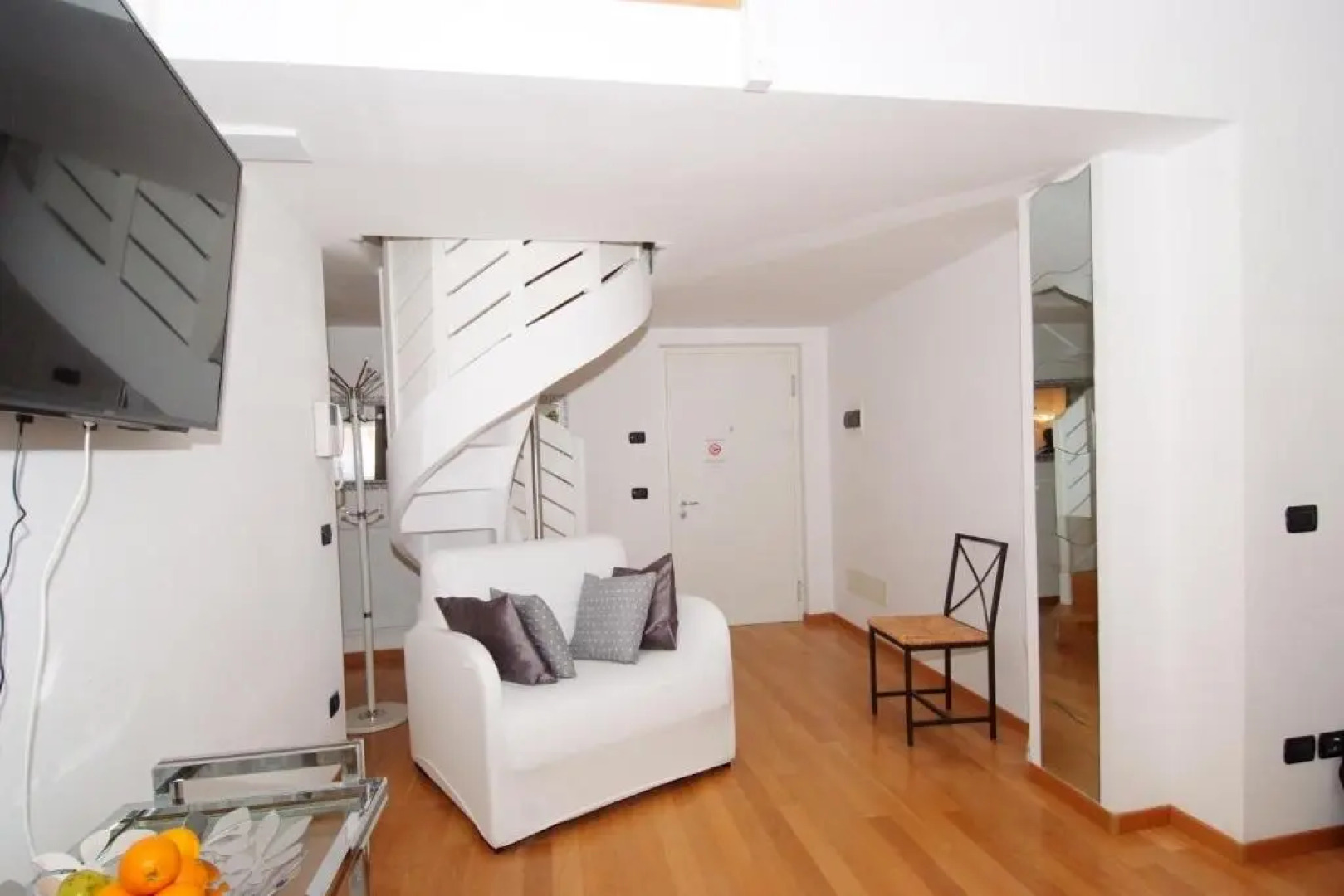 White Residence Apartment