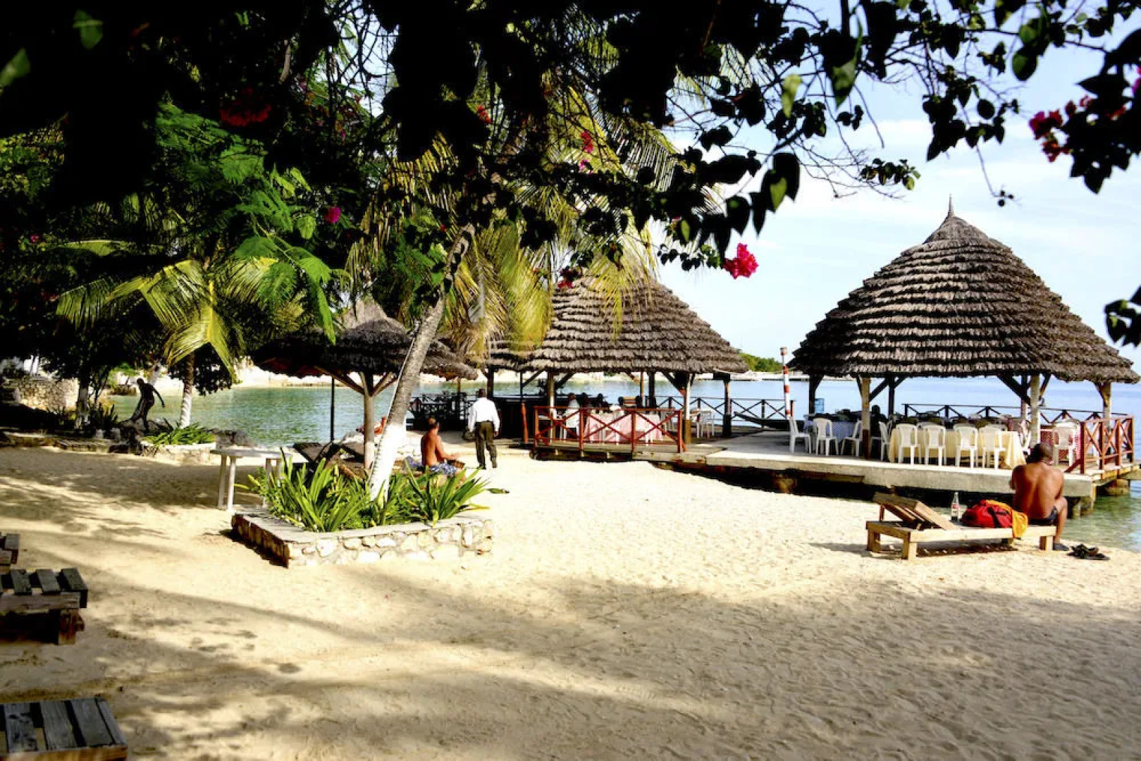 Ouanga Bay Beach Hotel
