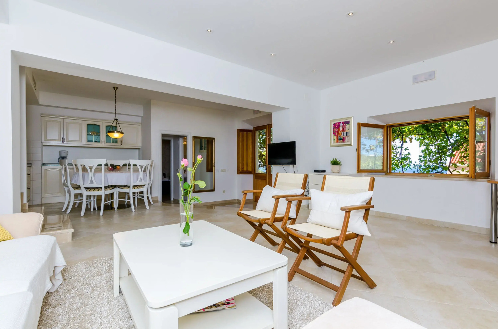 Villa Art Gallery - Six Bedroom Villa with Terrace and Swimming Pool