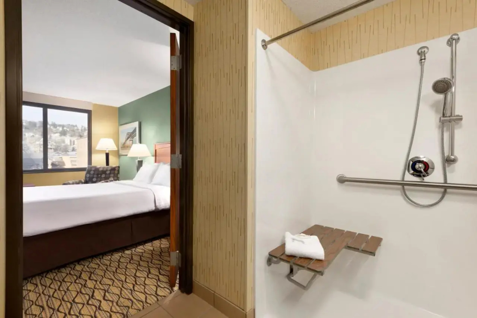 Holiday Inn Hotel & Suites Duluth-Downtown