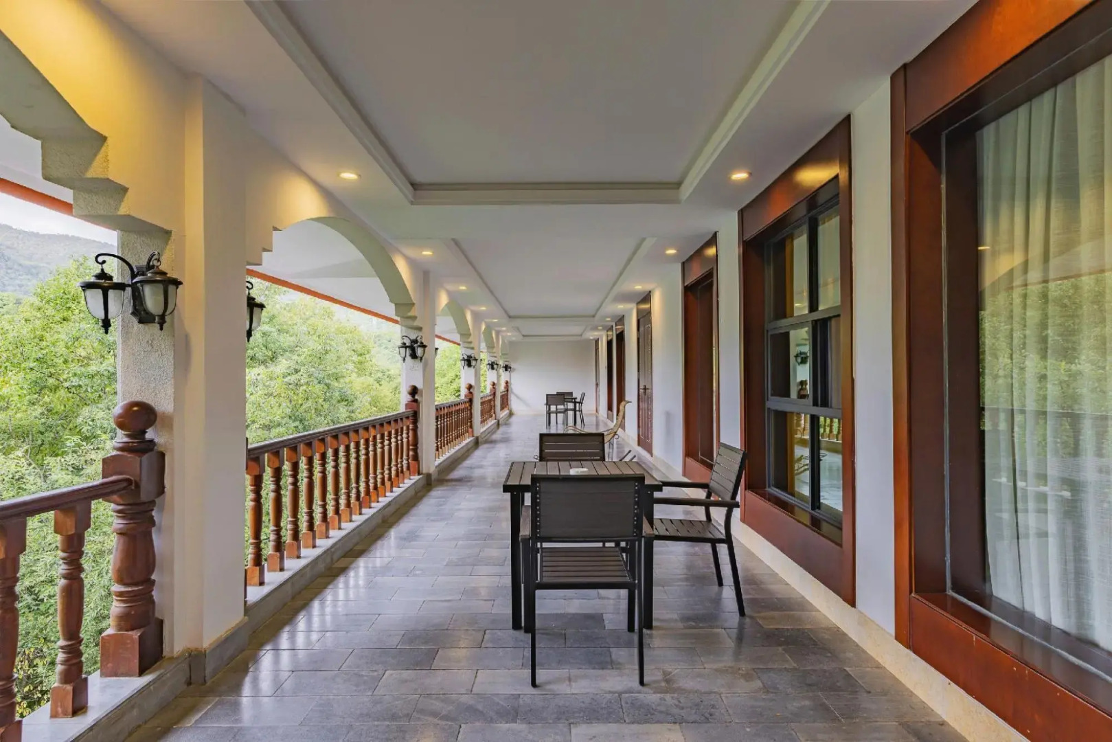 Shennong Hotel