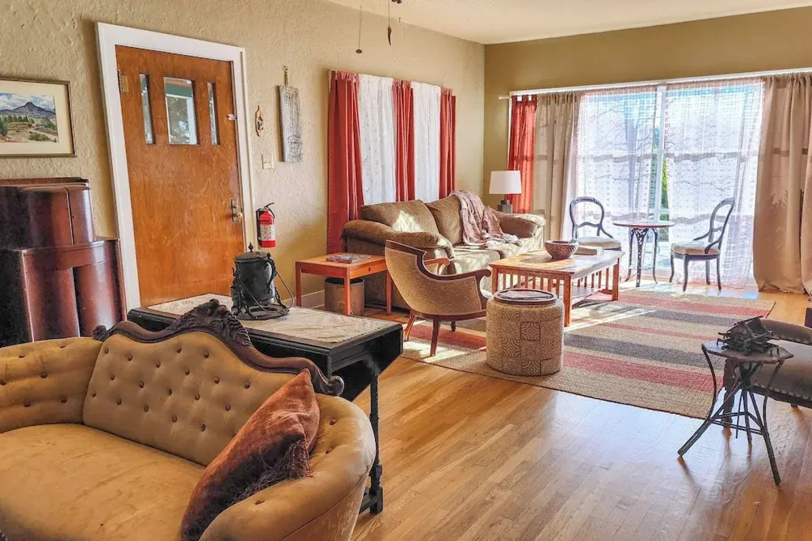 Eclectic Home: Walk to Town & Bath District!