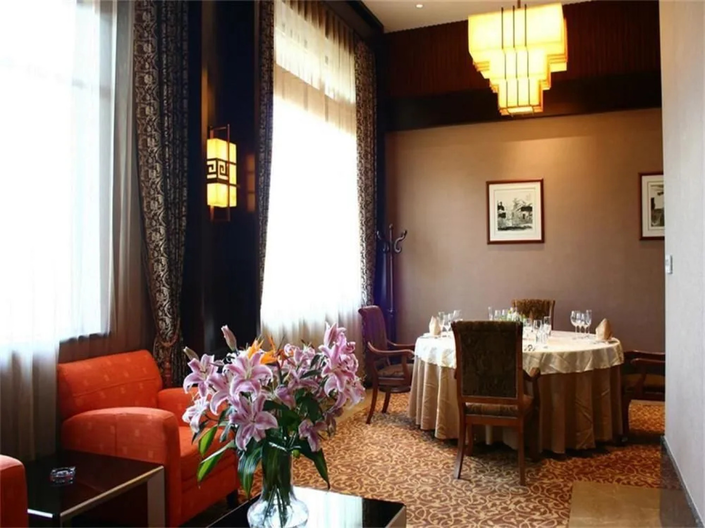 Mirror Lake Hotel
