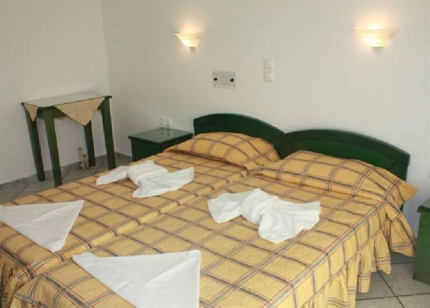 Iades Studios & Apartments