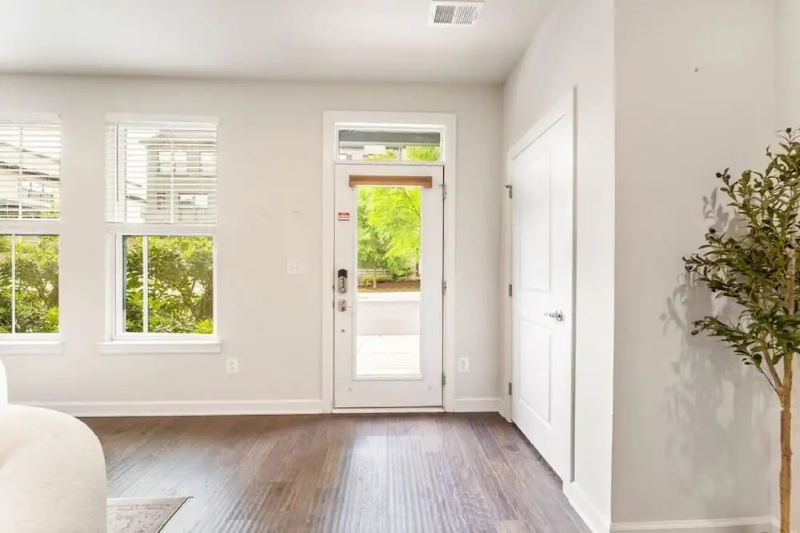 Ashburn 4-br Homestay Close to Dulles Metro