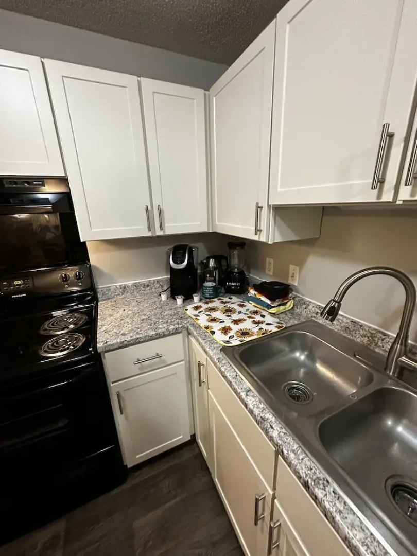 Glamorous 2B2BA with patio views and gym