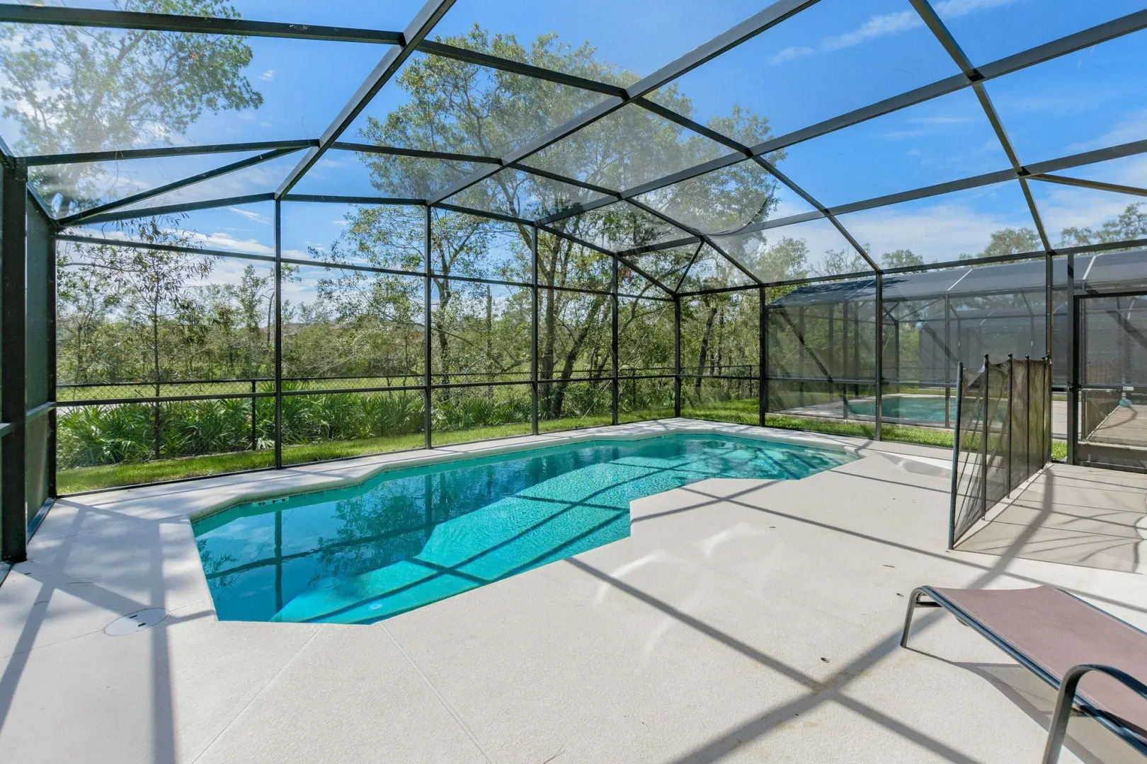 4 bed House/w pool & Garage