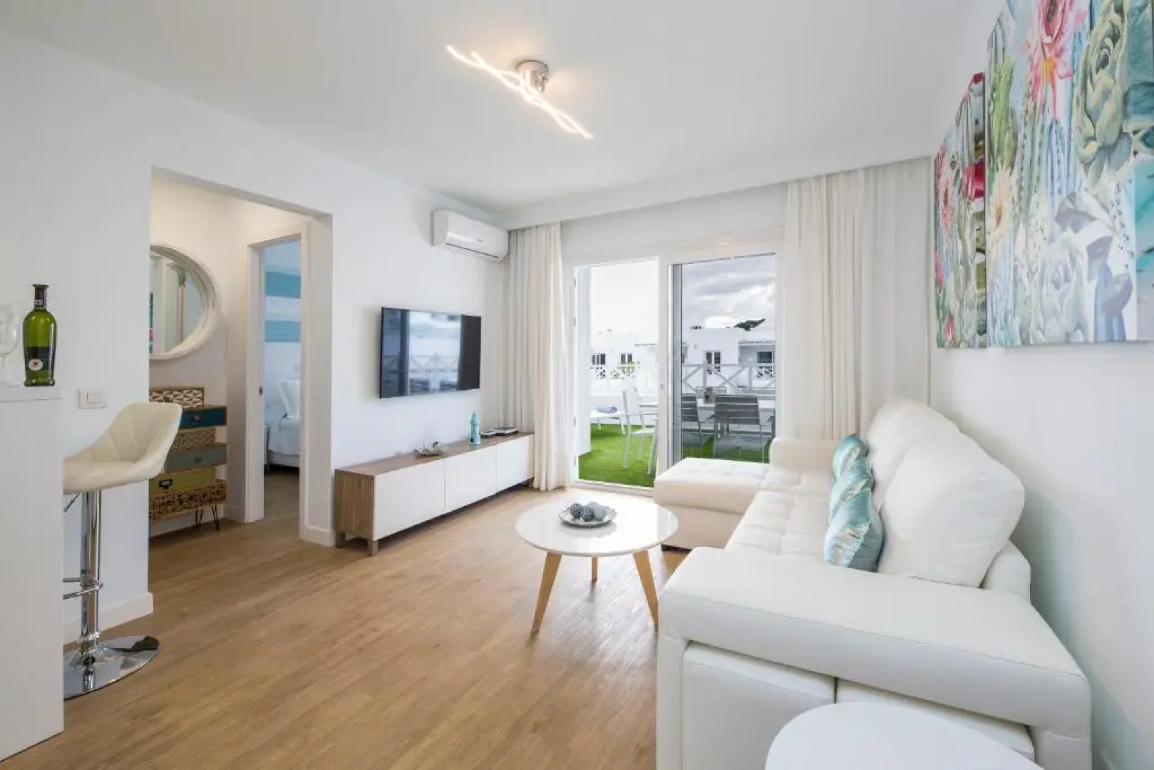 Flower Beach Suite 1