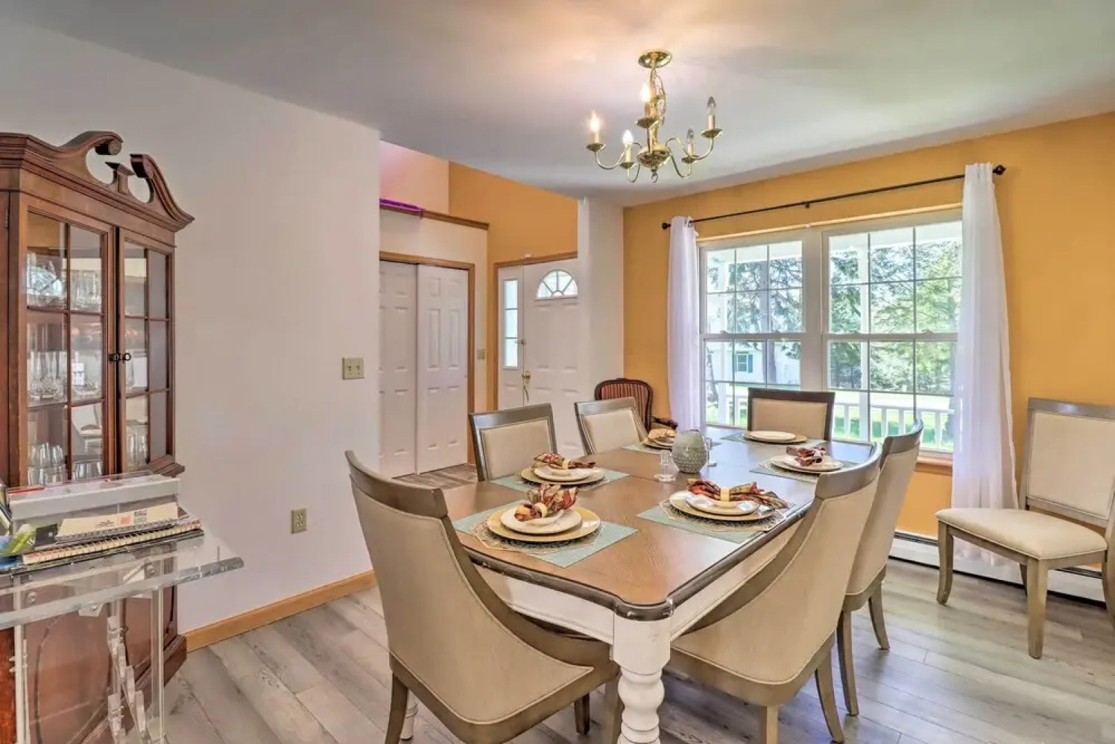 Colonial House in Quiet Area Near Camelback Resort