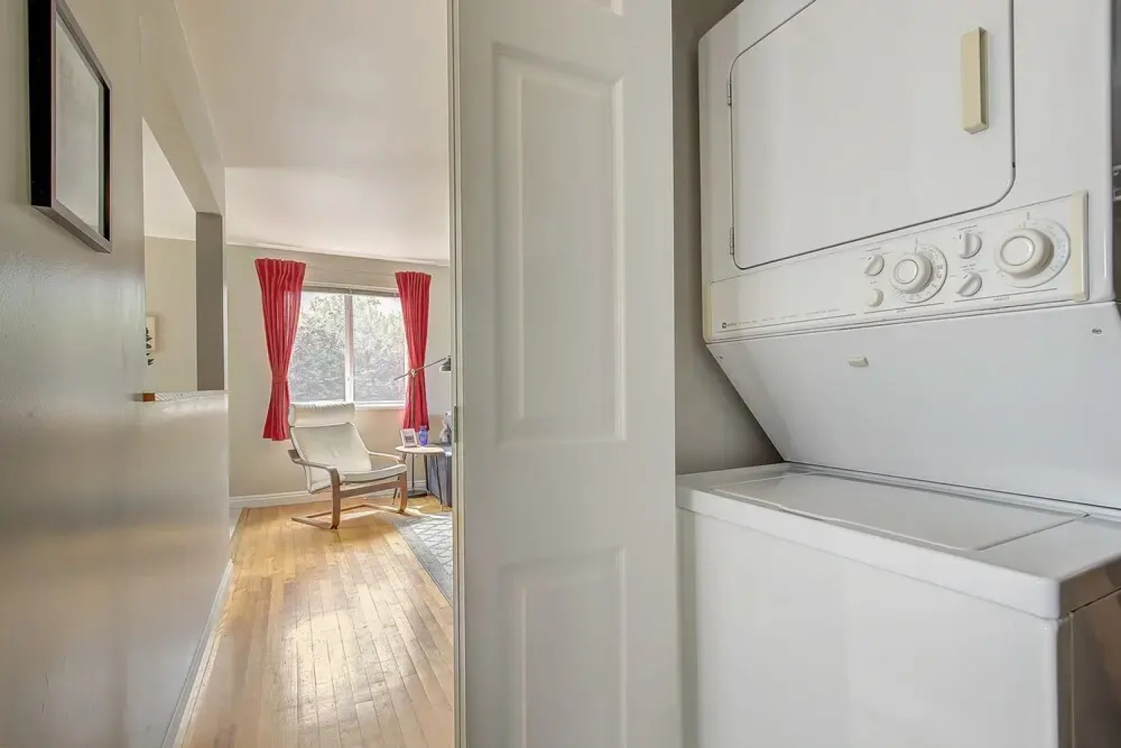 Beautifully Remodeled! Private Park! Close to CU!