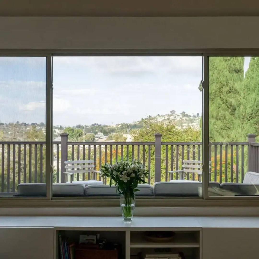 Spacious and Bright 5-bedroom Oasis Pool and Yard