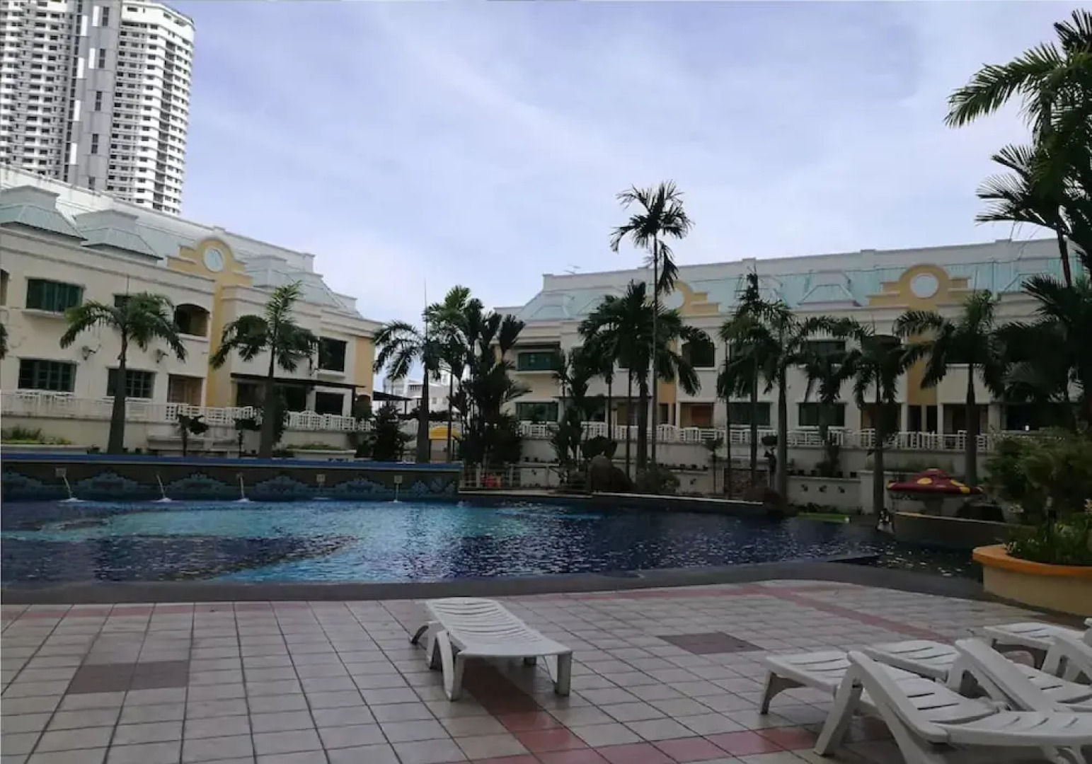 Luxurious Condo Near Gurney