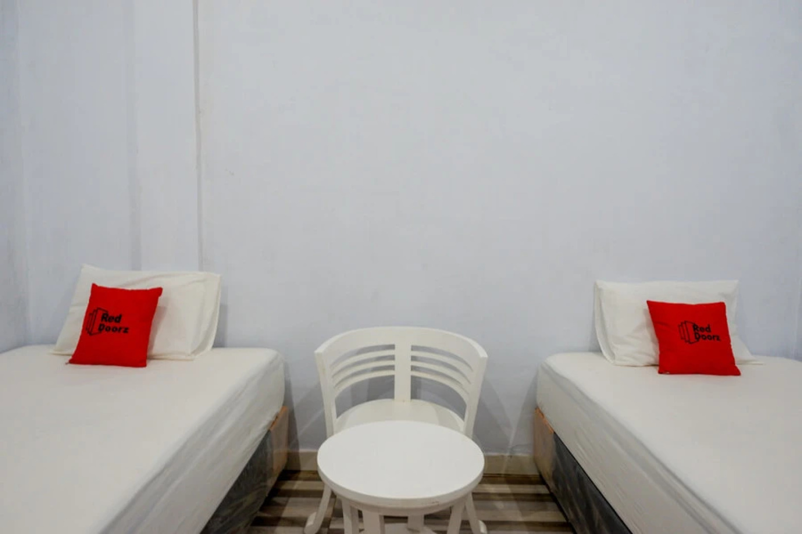 RedDoorz near STIKES Toraja