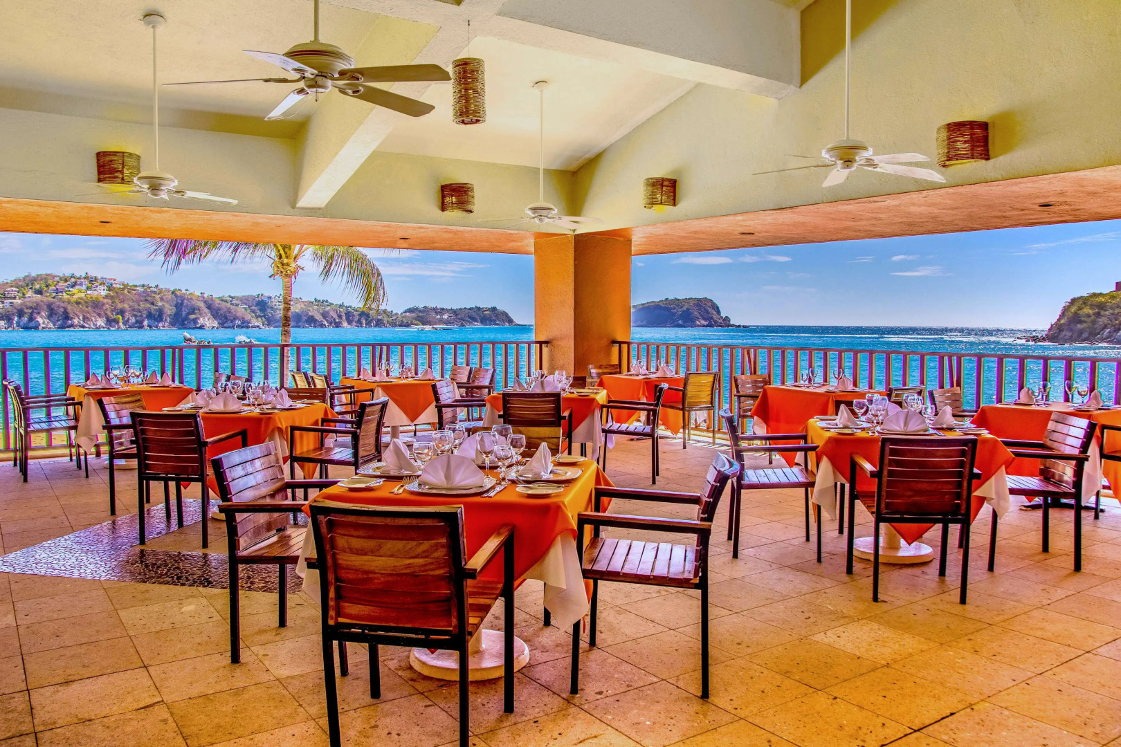 Las Brisas Huatulco – All Inclusive