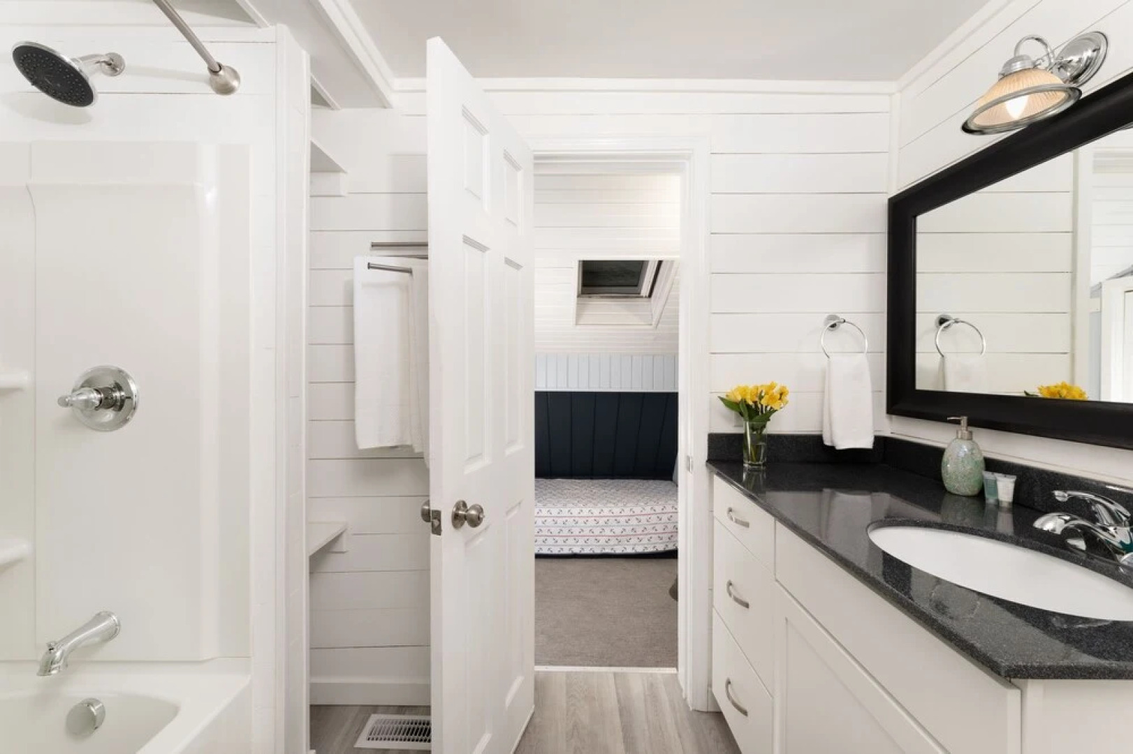 Looking Glass Beachfront Inn